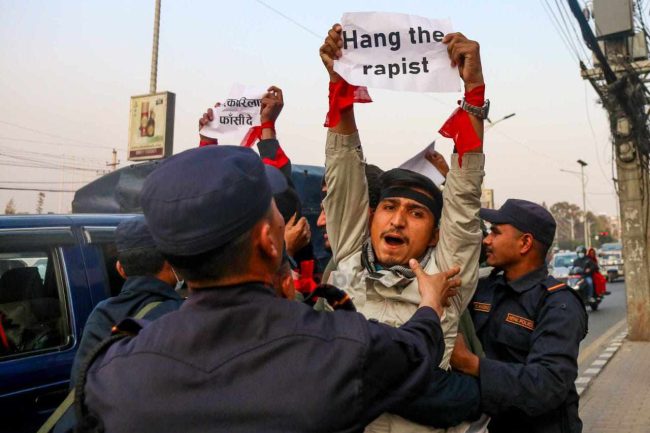 शालिनको हत्या विरुद्ध नेविसंघद्वारा संसद भवन अगाडि प्रदर्शन